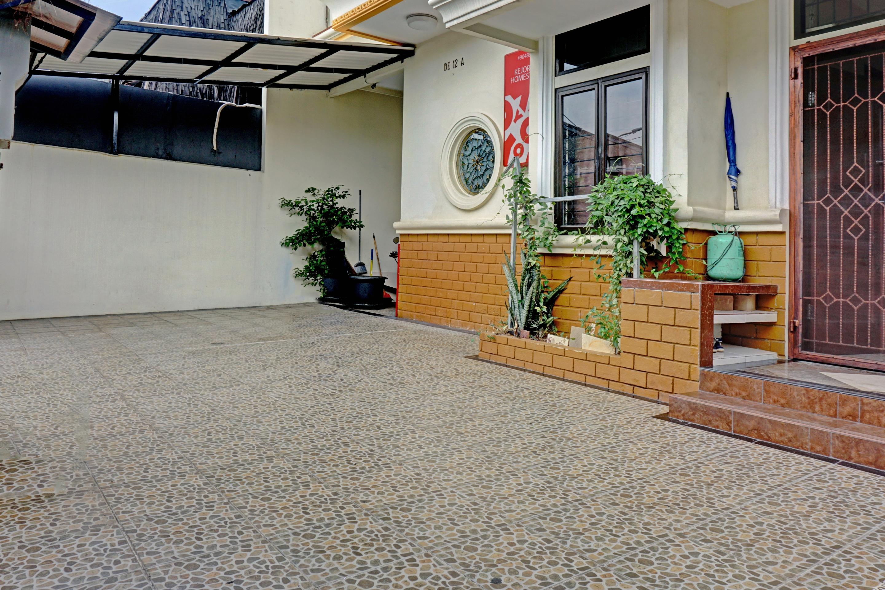 Oyo 90489 Kejora Homestay Jakarta Exterior photo