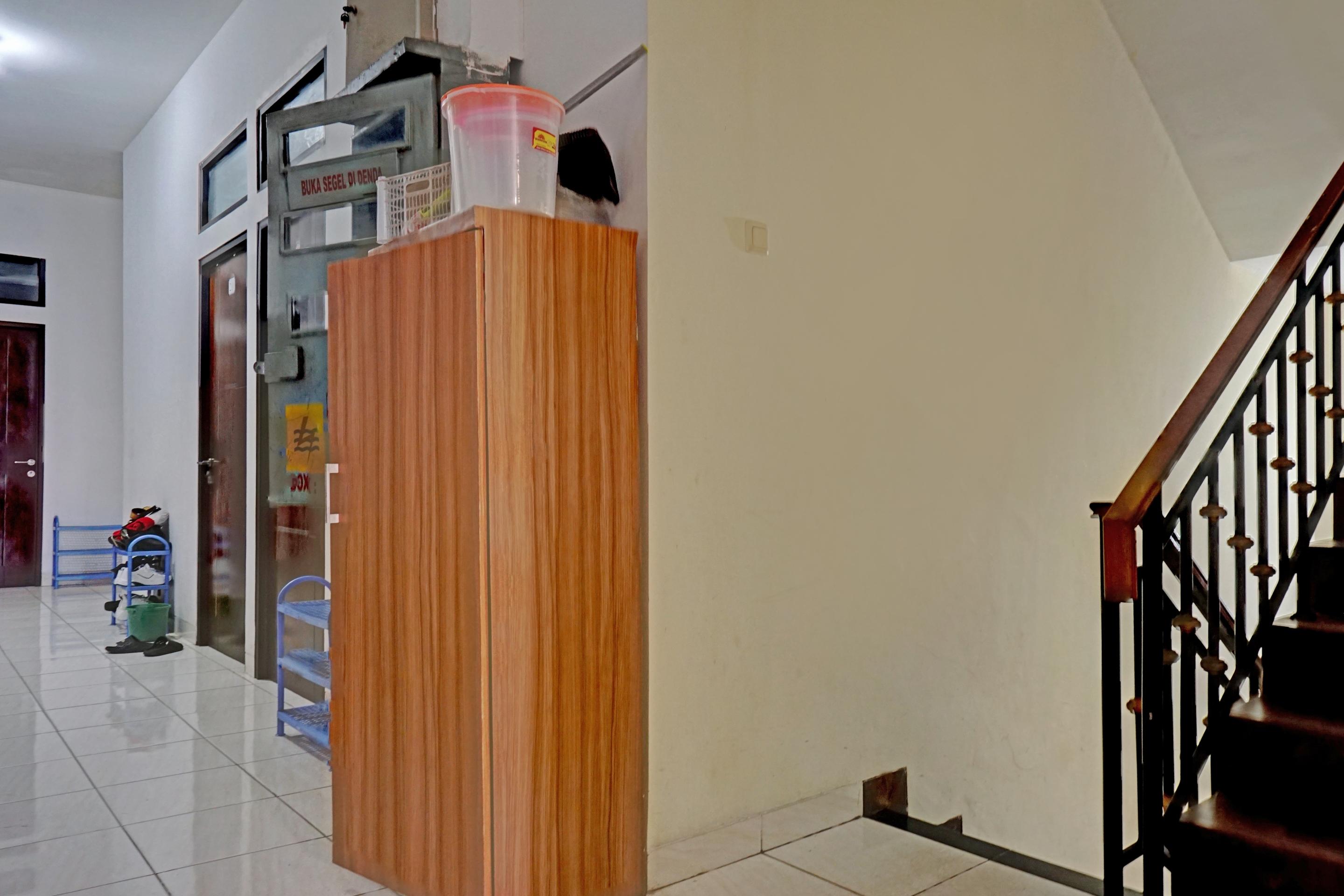 Oyo 90489 Kejora Homestay Jakarta Exterior photo